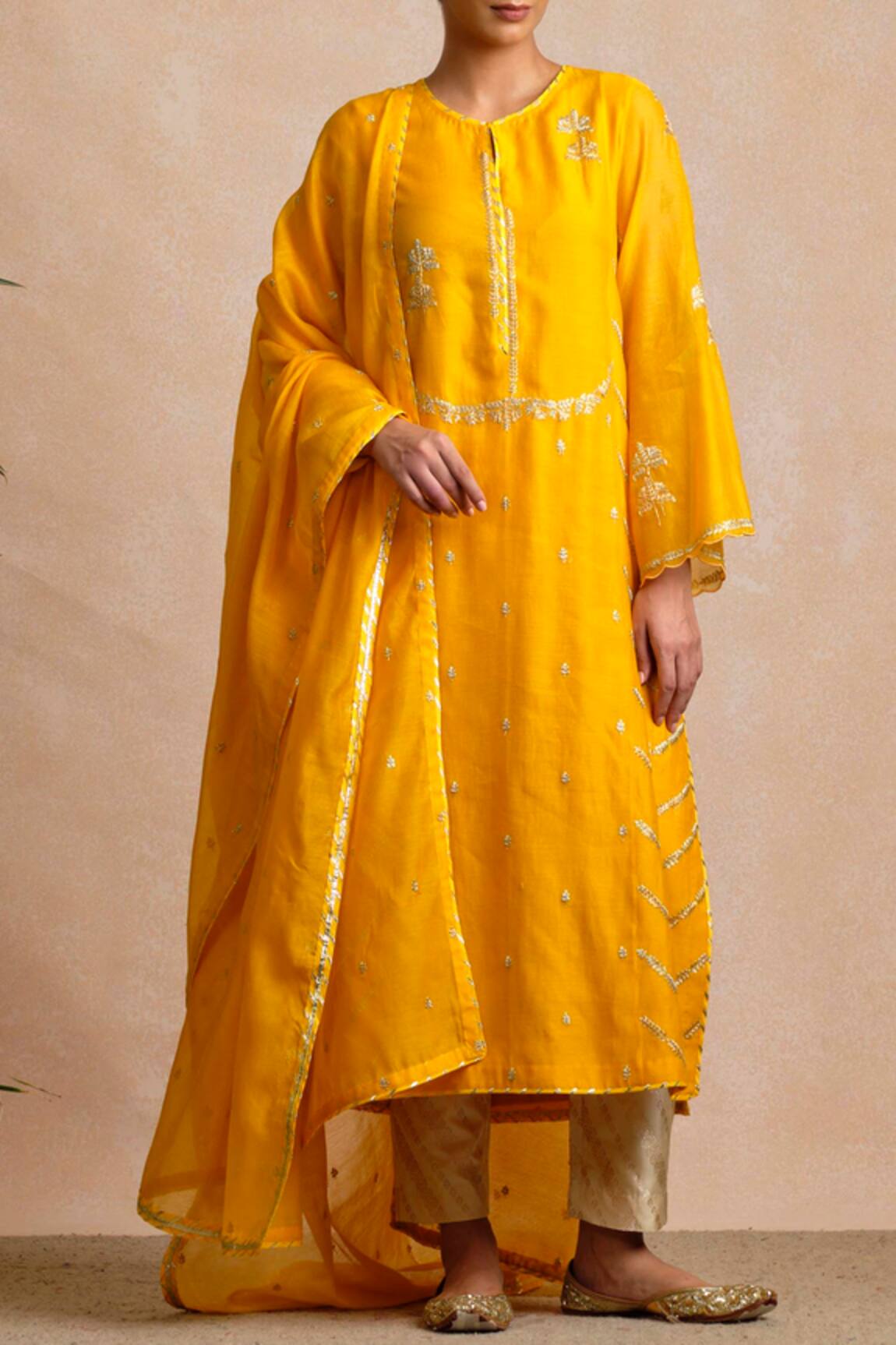 Sue Mue Embroidered Kurta & Pant Set