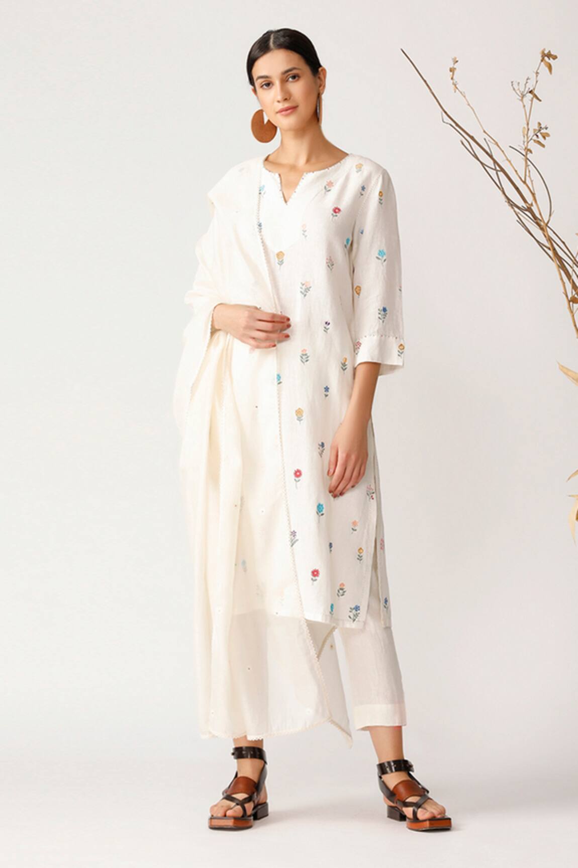 Payal Pratap Linen Embroidered Kurta Set 