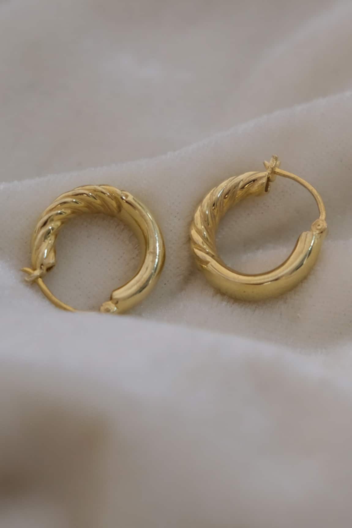 Karatcart Gold-Toned Classic Half Hoop Earrings for Women : Amazon.in:  Fashion