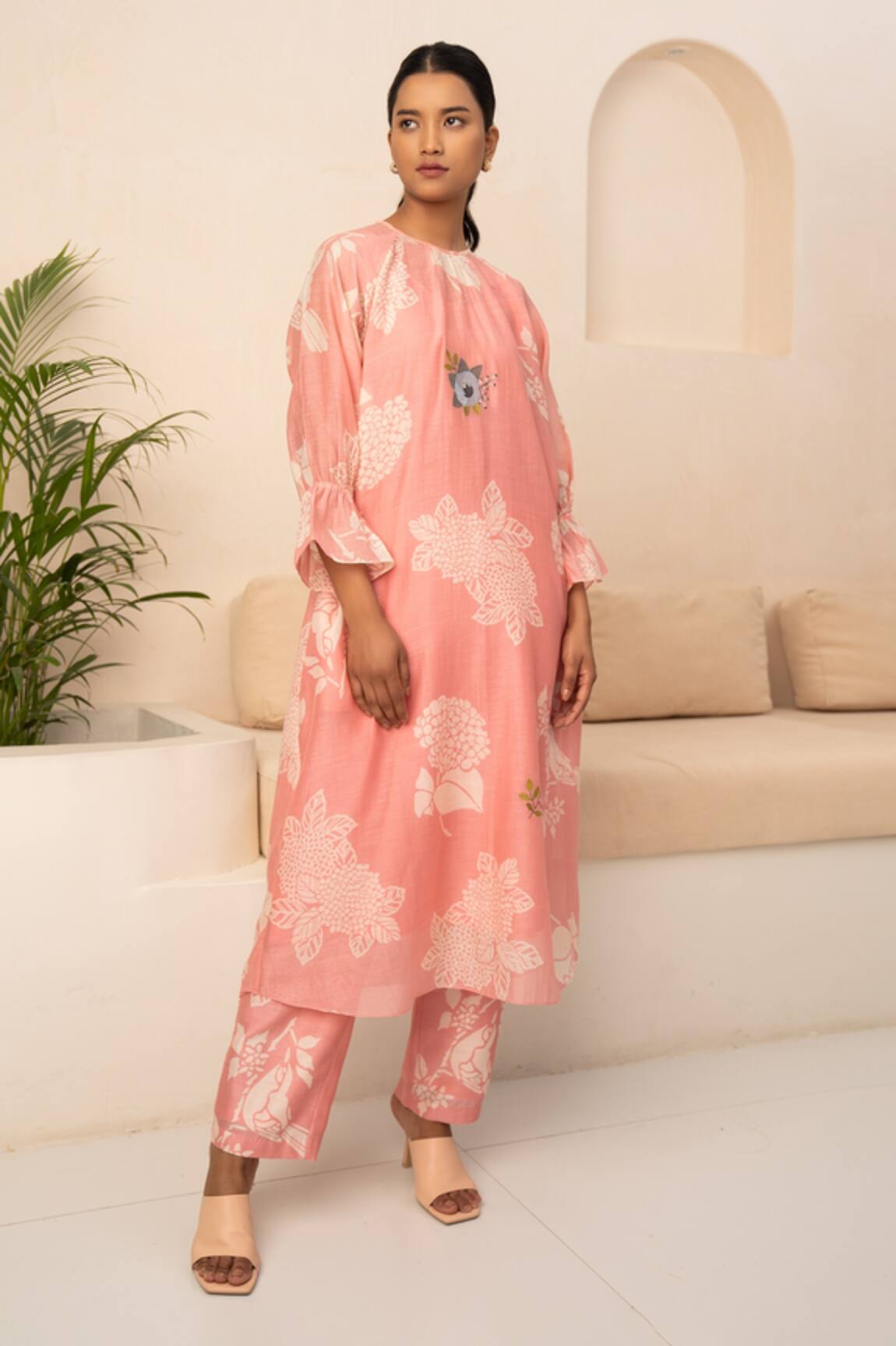 Arcvsh By Pallavi Singh Flower Bouquet Print Kurta With Pant