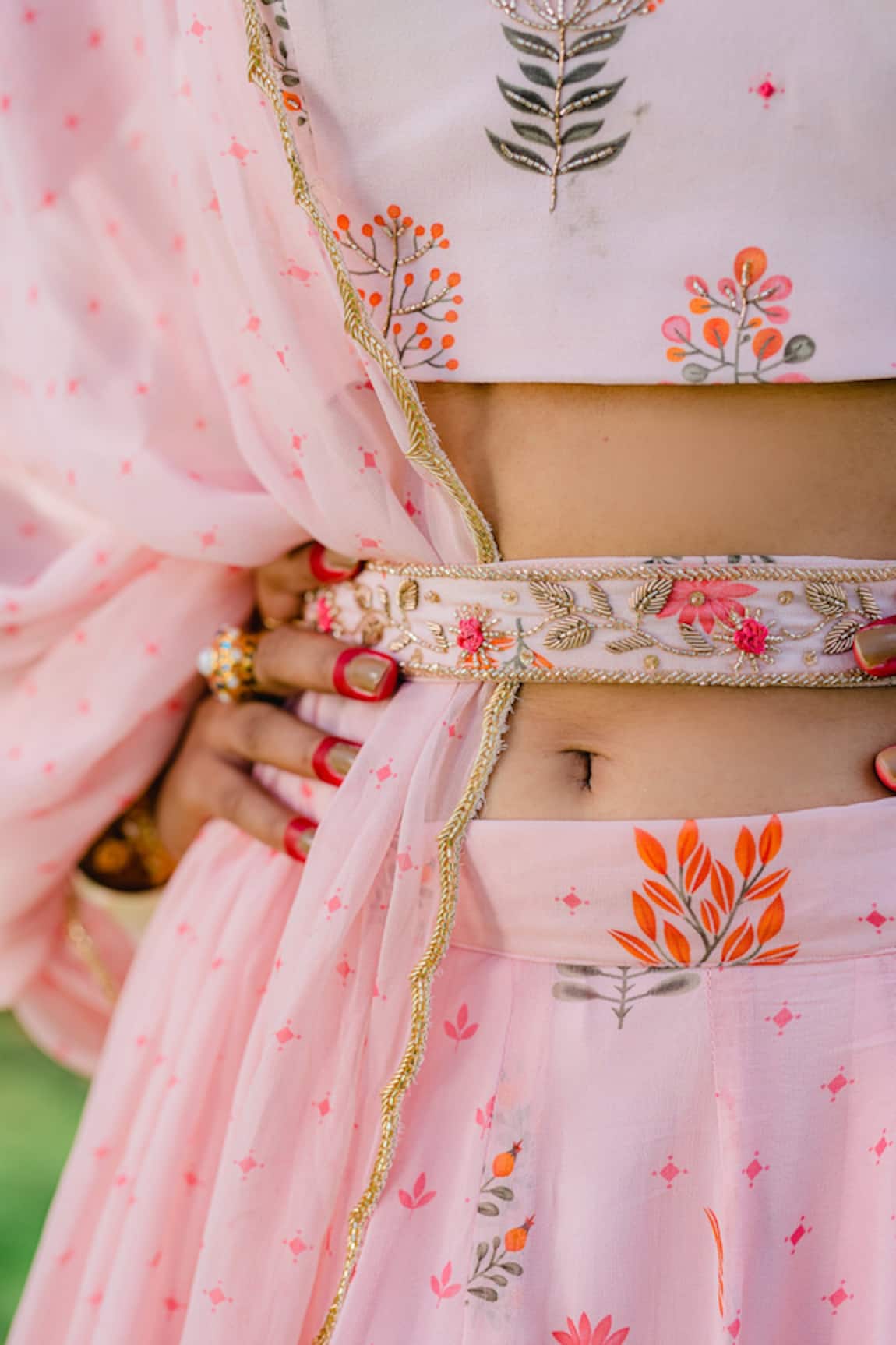 Jaw-Dropping Kamarband On Lehenga Images For Your Big Day