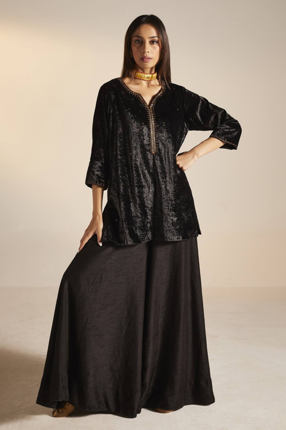 Shorshe Clothing Saifi Velvet Kurta & Gharara Set 