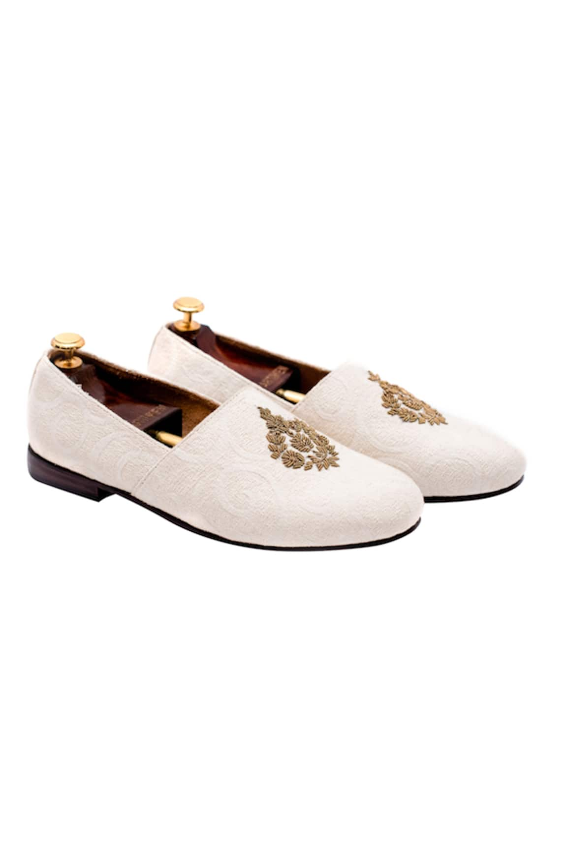 Artimen Dabka Embroidered Juttis