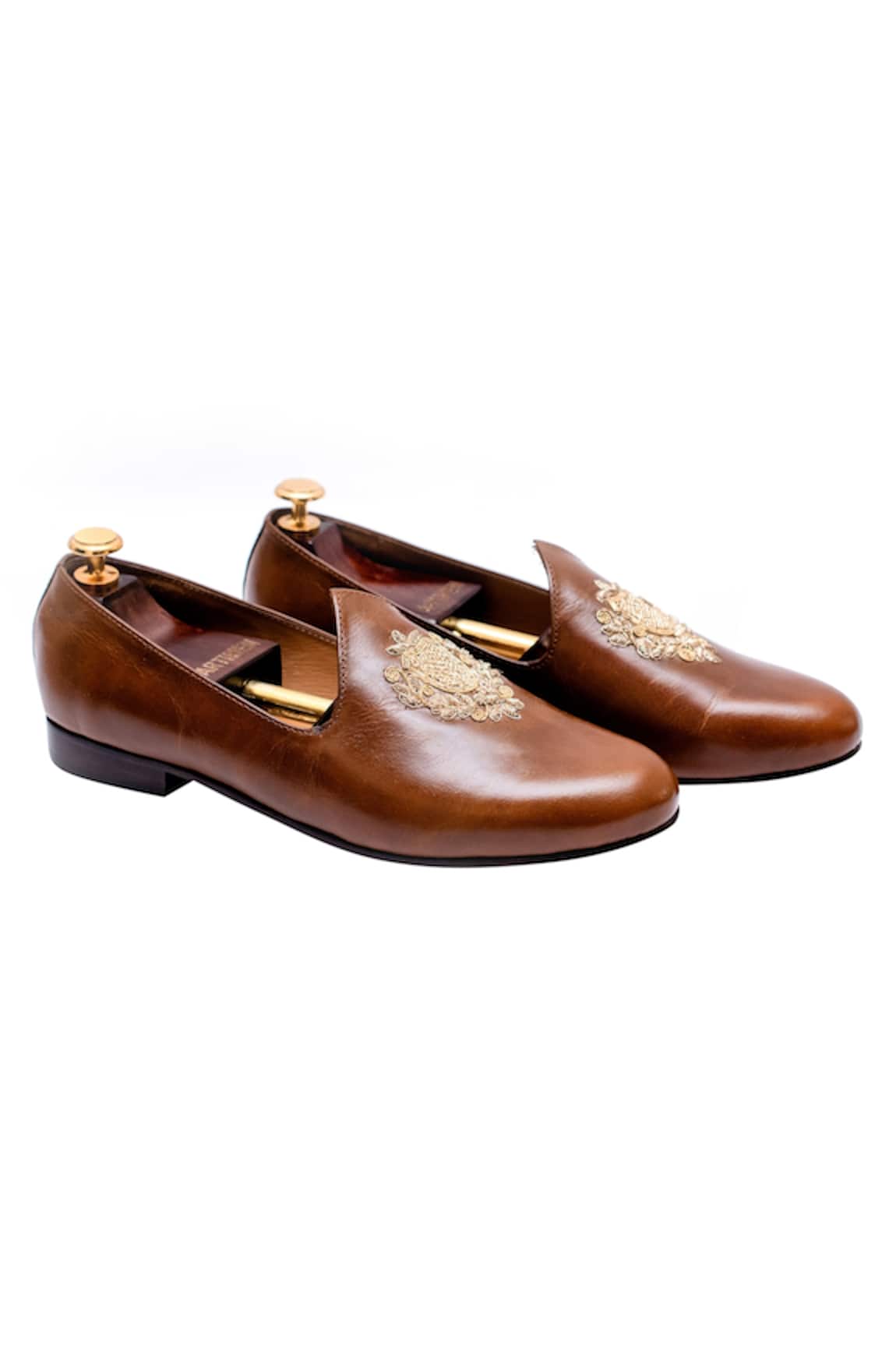 Artimen Embroidered Leather Juttis