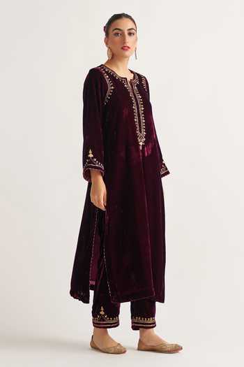 Anantaa By Roohi Velvet Embroidered Kurta 