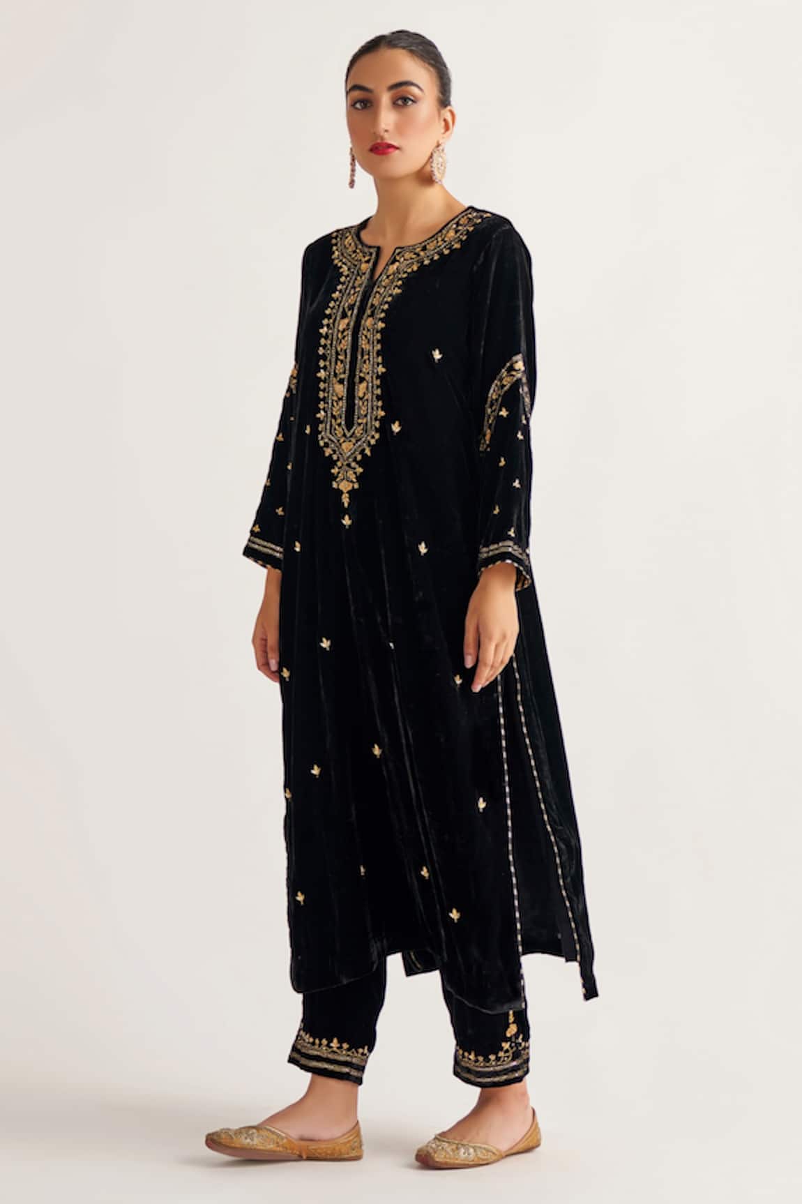 Anantaa by Roohi Velvet Embroidered Pant