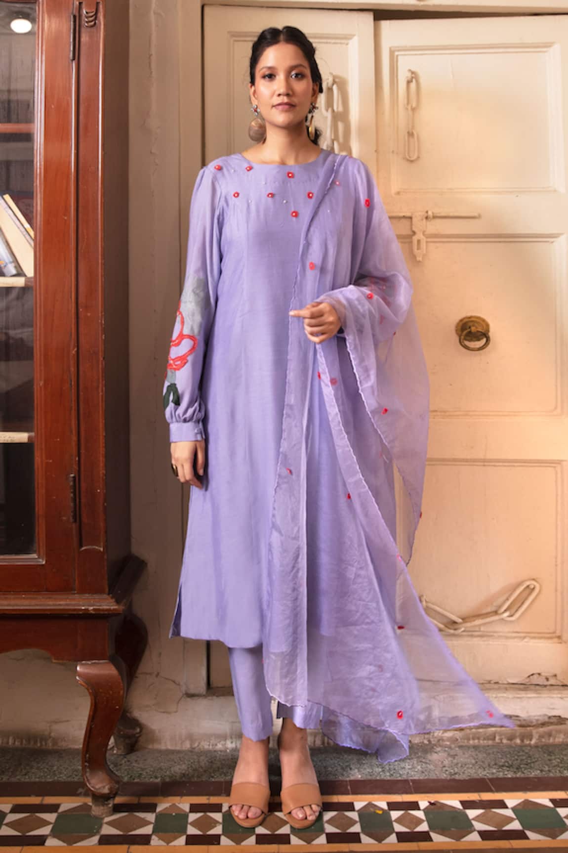 Chambray & Co. Kaya Floral Embroidered Kurta Set 