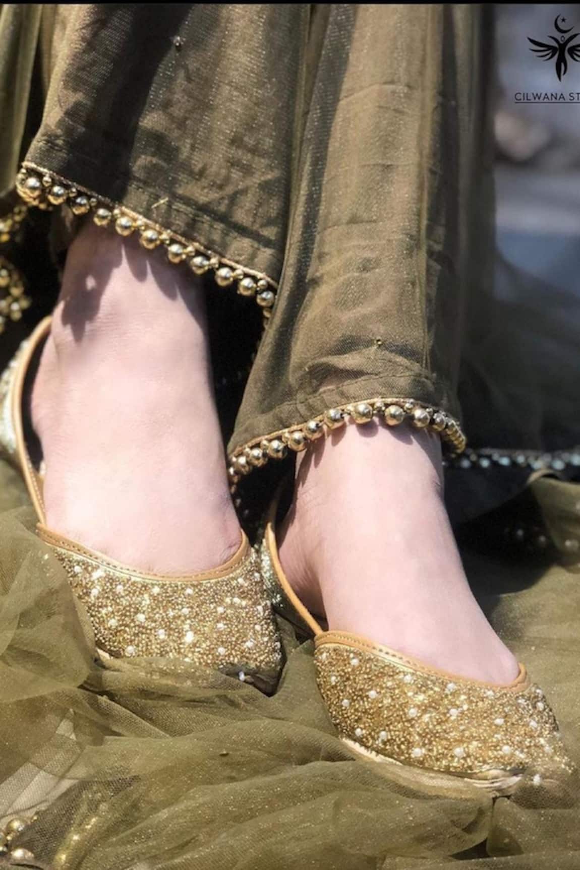 Cilwana Studio Cutdana Embroidered Juttis