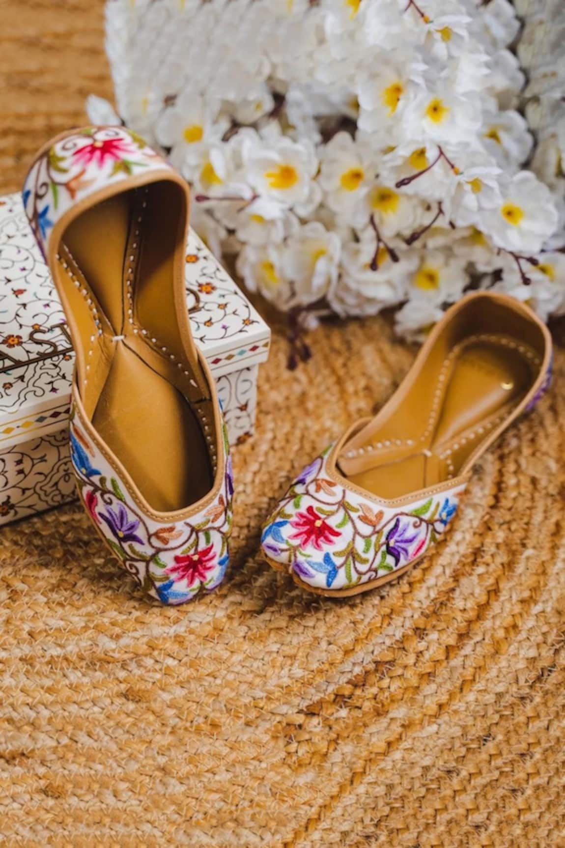 Cilwana Studio Aari Embroidered Juttis