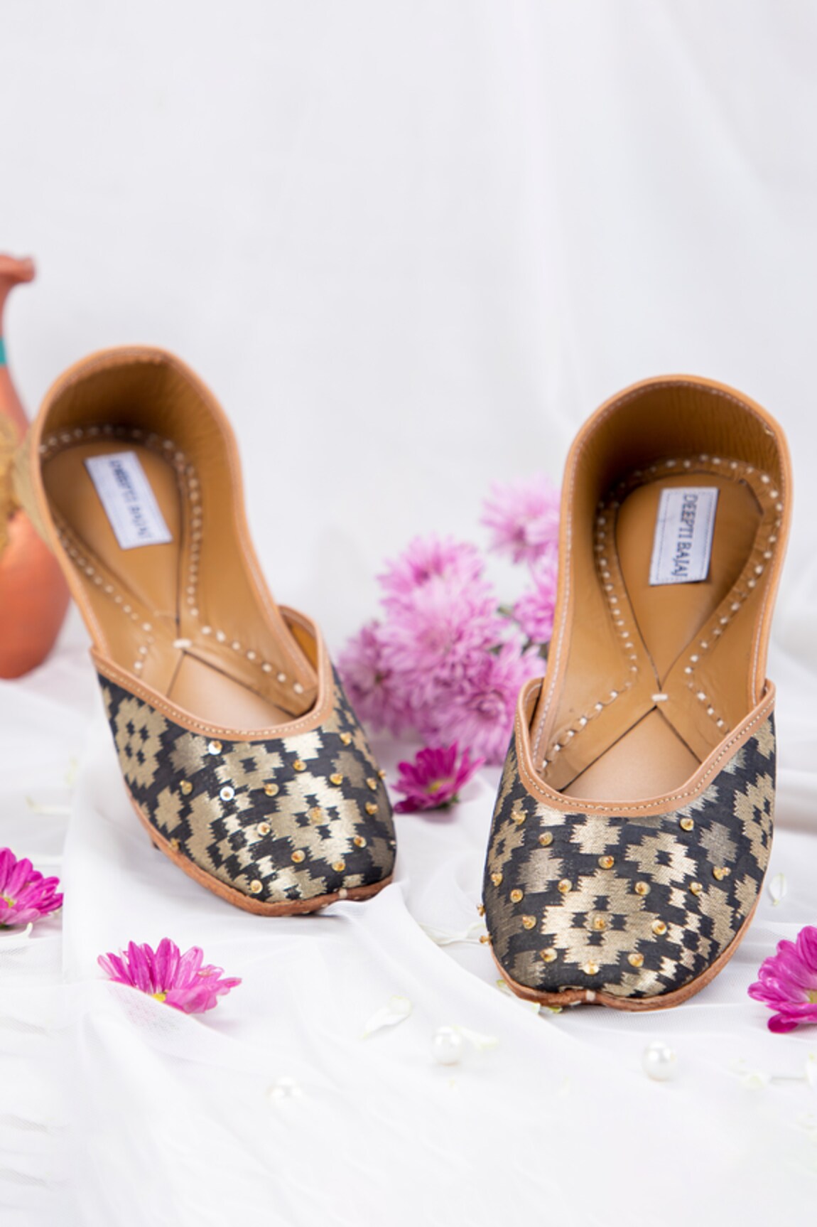 Label Deepti Bajaj Geometric Pattern Juttis