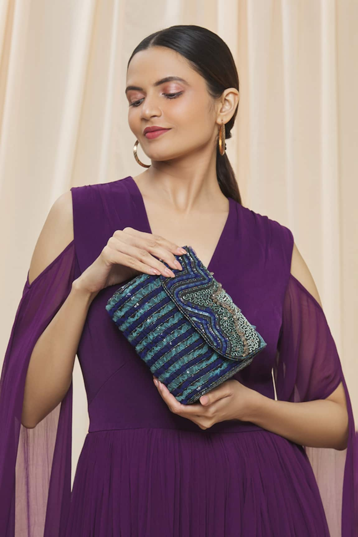 Durvi Persian Gulf Embroidered Clutch With Sling