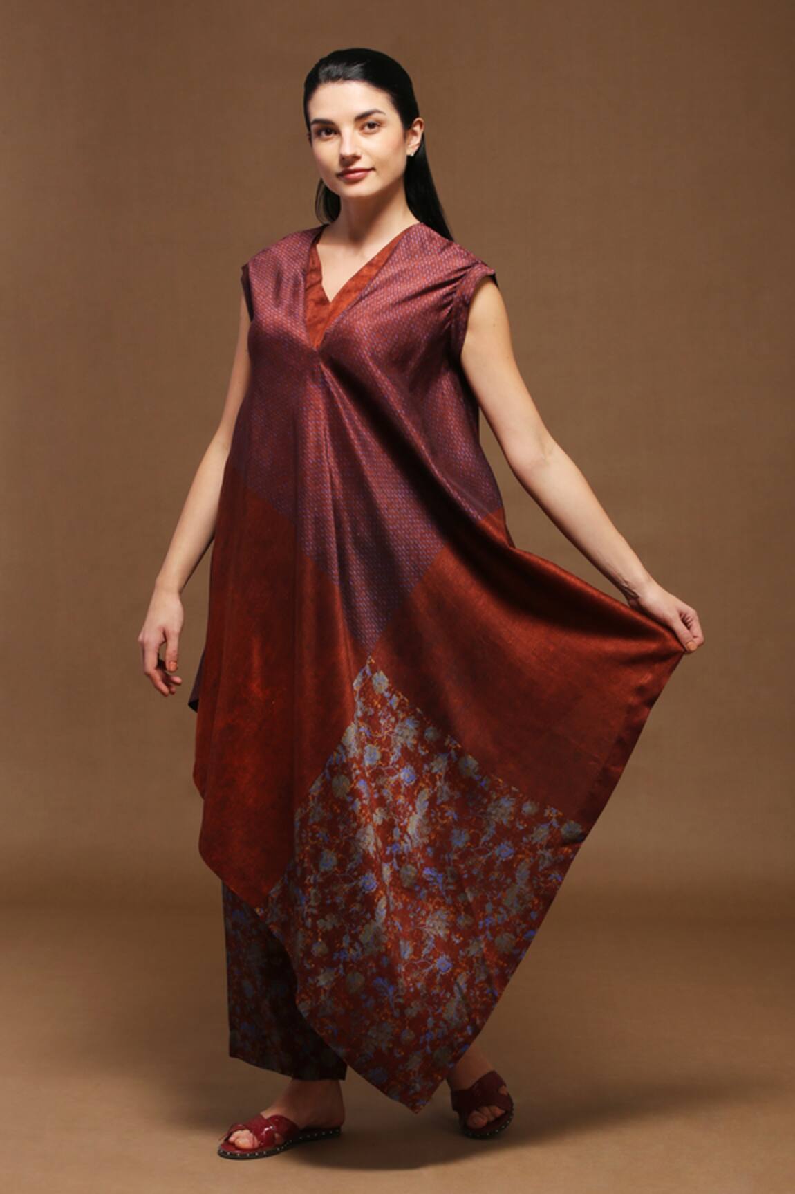 Clos Printed Asymmetric Kurta & Pant Set 