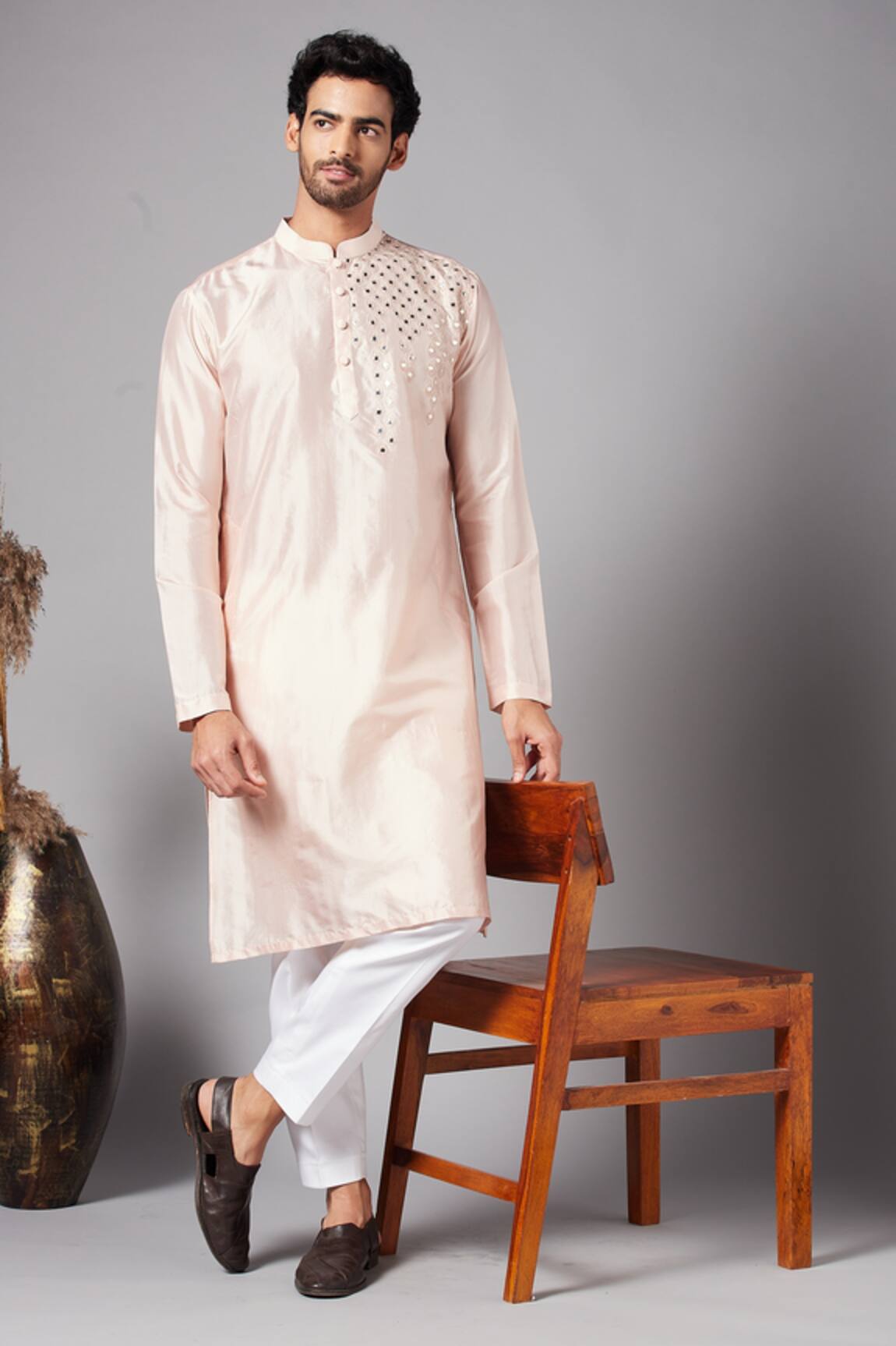 Hilo Design Rooyi Mirror Embroidered Kurta