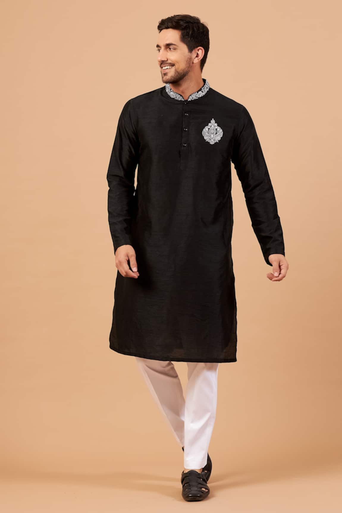 Hilo Design Amyr Embroidered Kurta