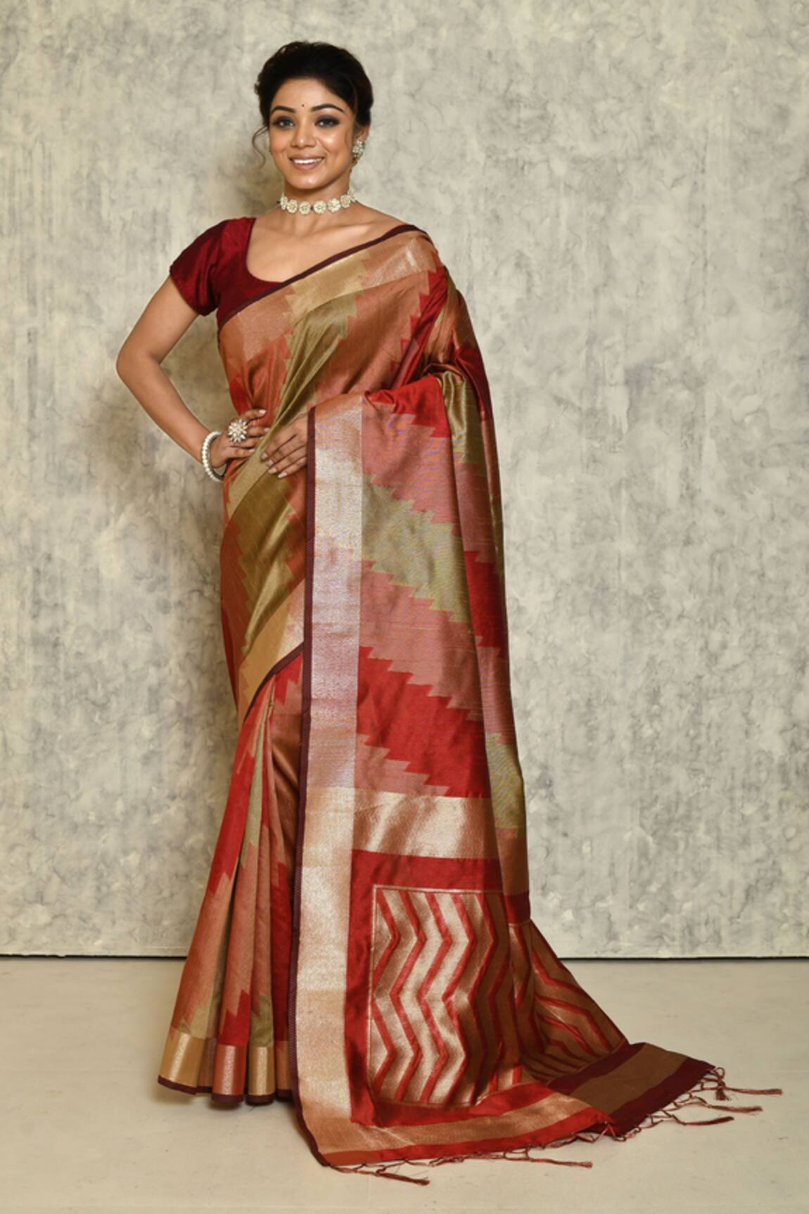 Naintara Bajaj Handloom Silk Geometric Pattern Saree