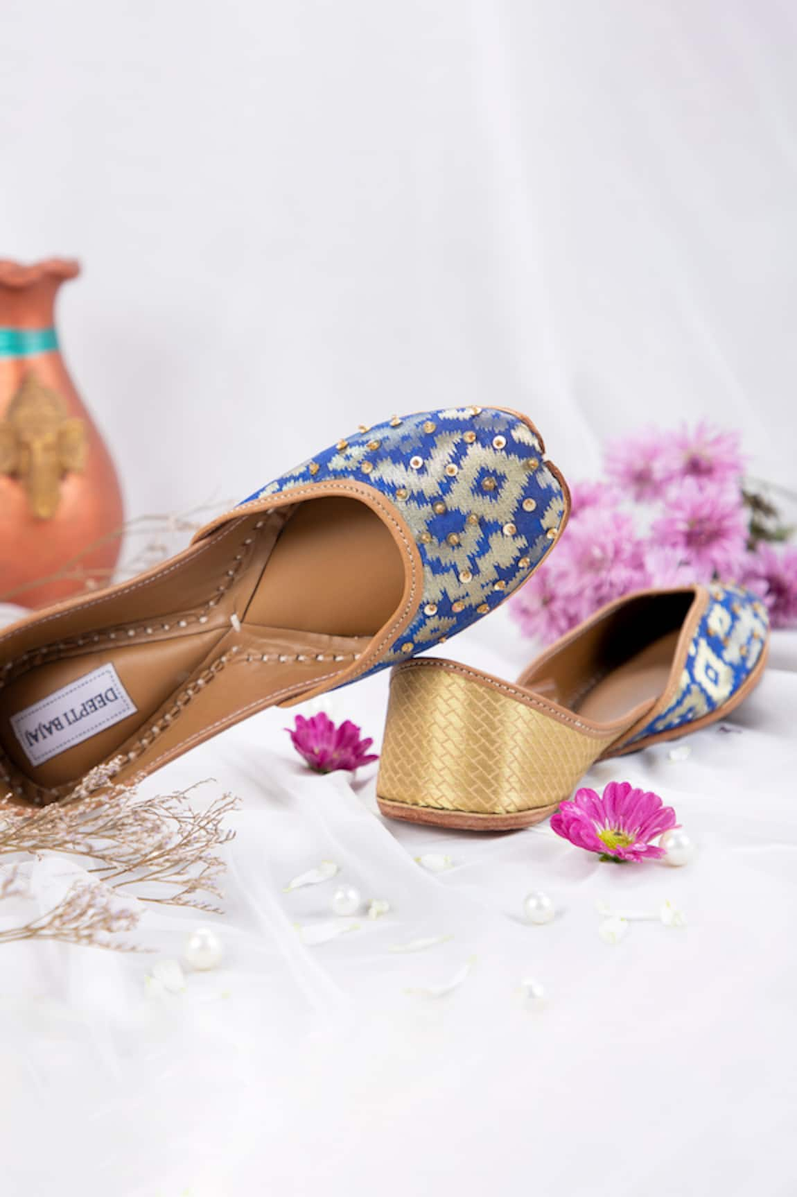 Label Deepti Bajaj Geometric Pattern Juttis