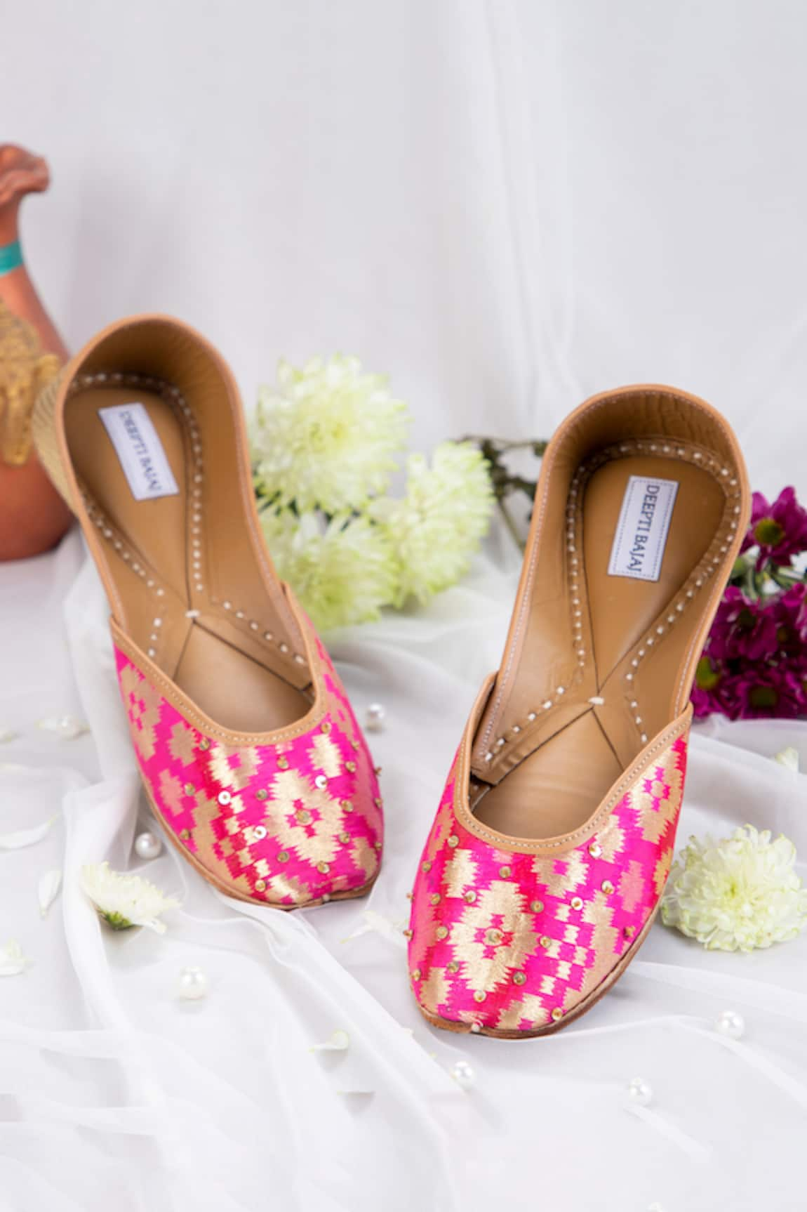 Label Deepti Bajaj Geometric Pattern Juttis