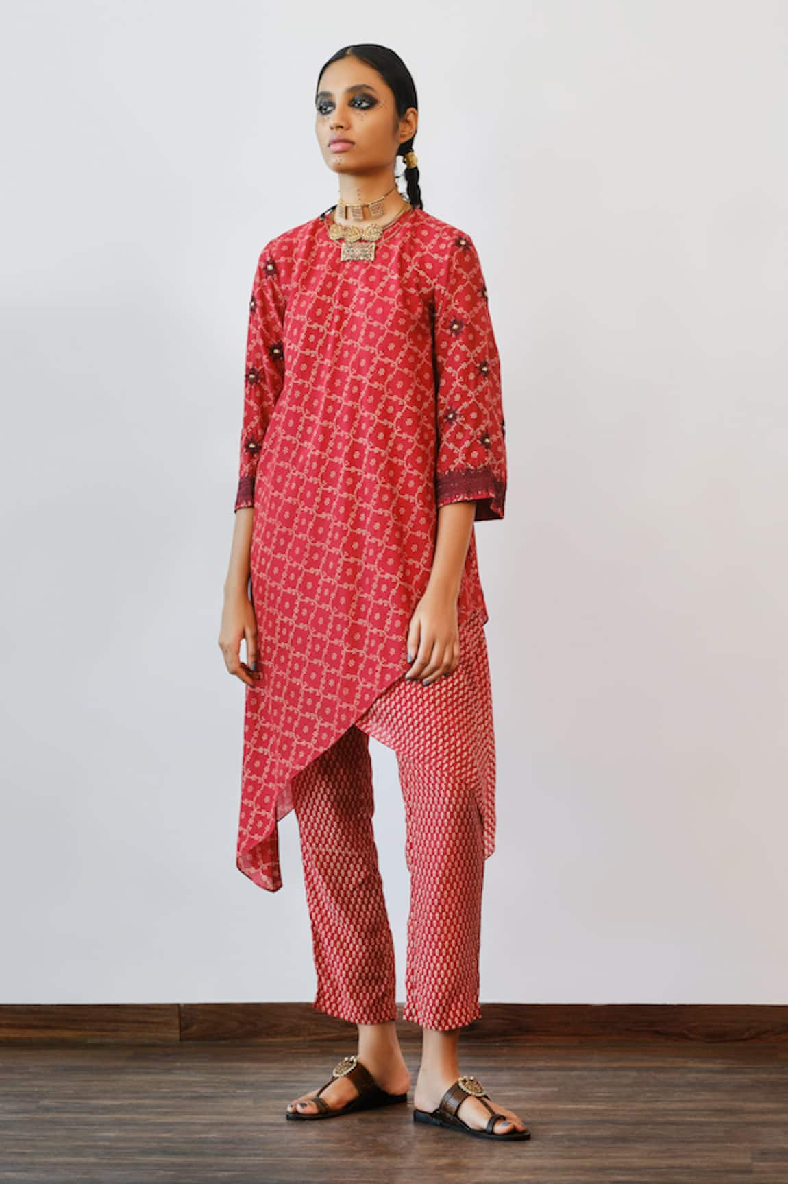 Myoho Embroidered Kurta & Pant Set