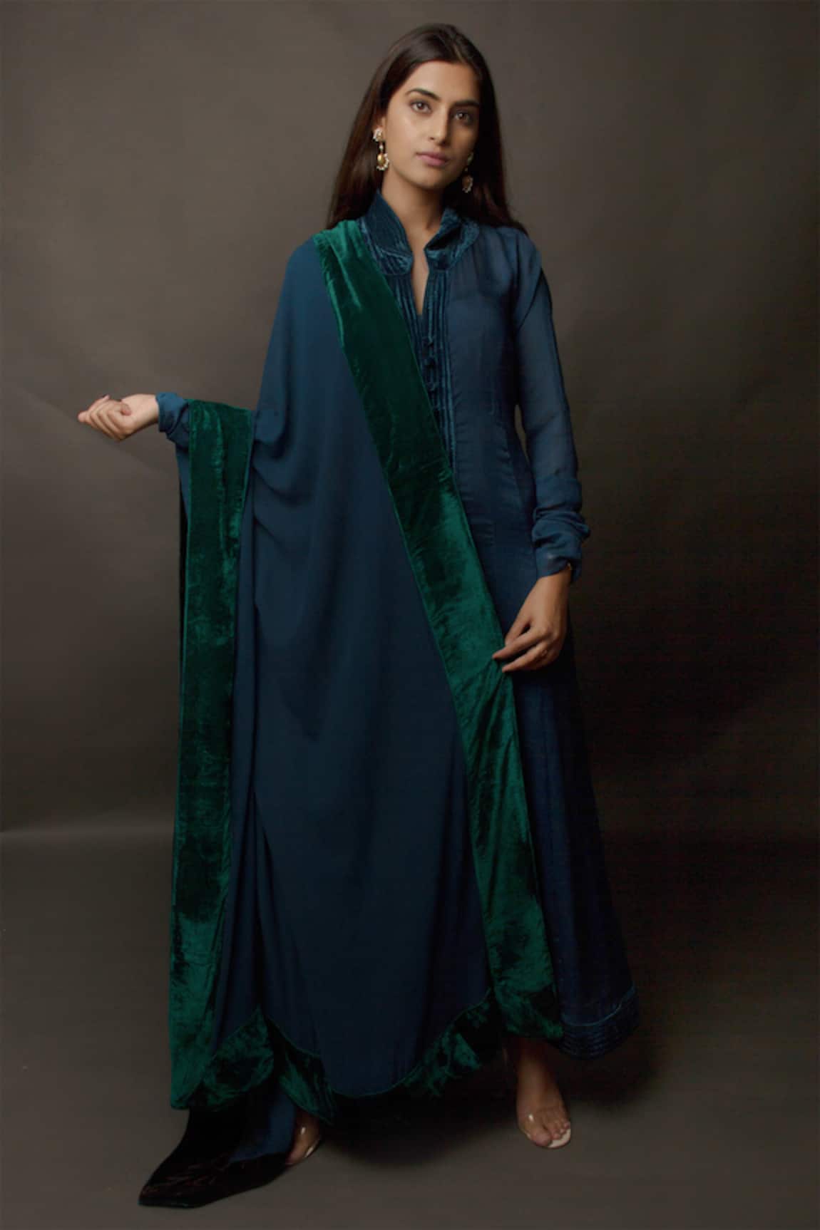 Jasmine Bains Straight Kurta With Shawl