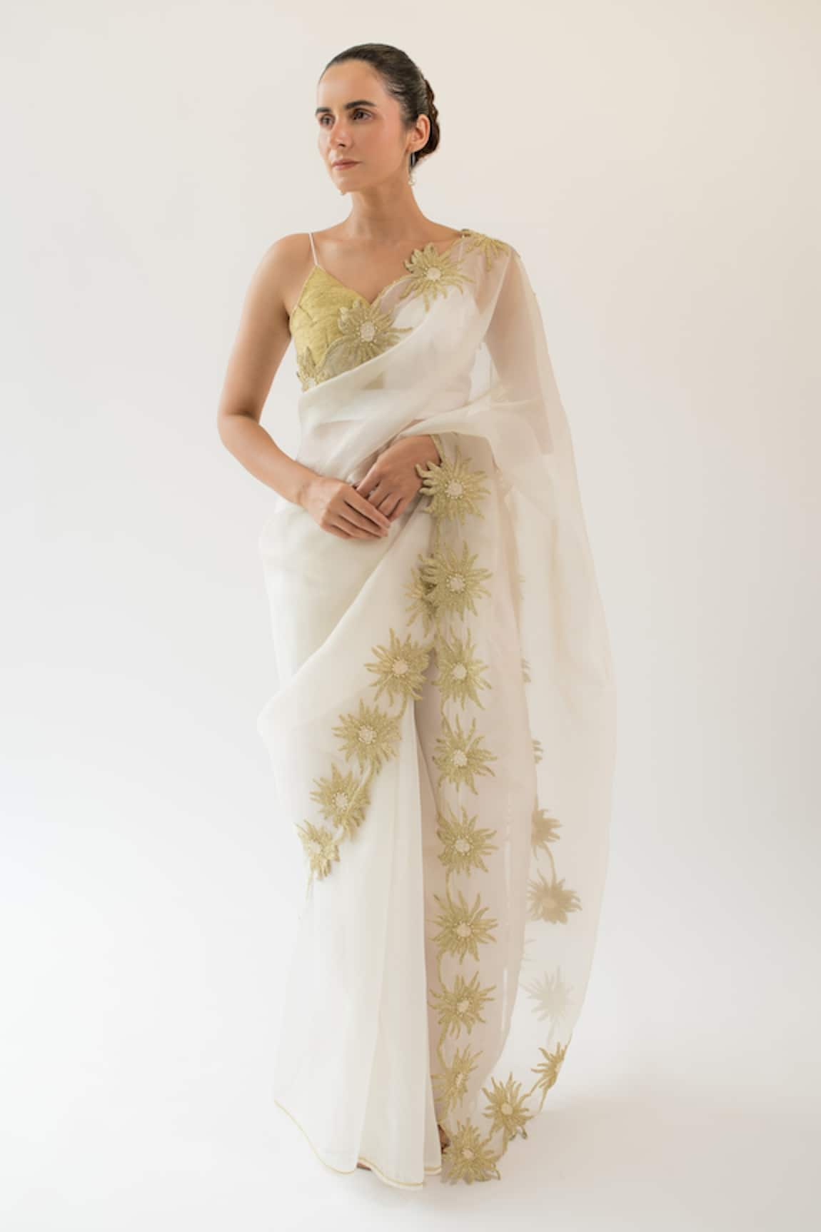 Kapardara Floral Border Embroidered Saree