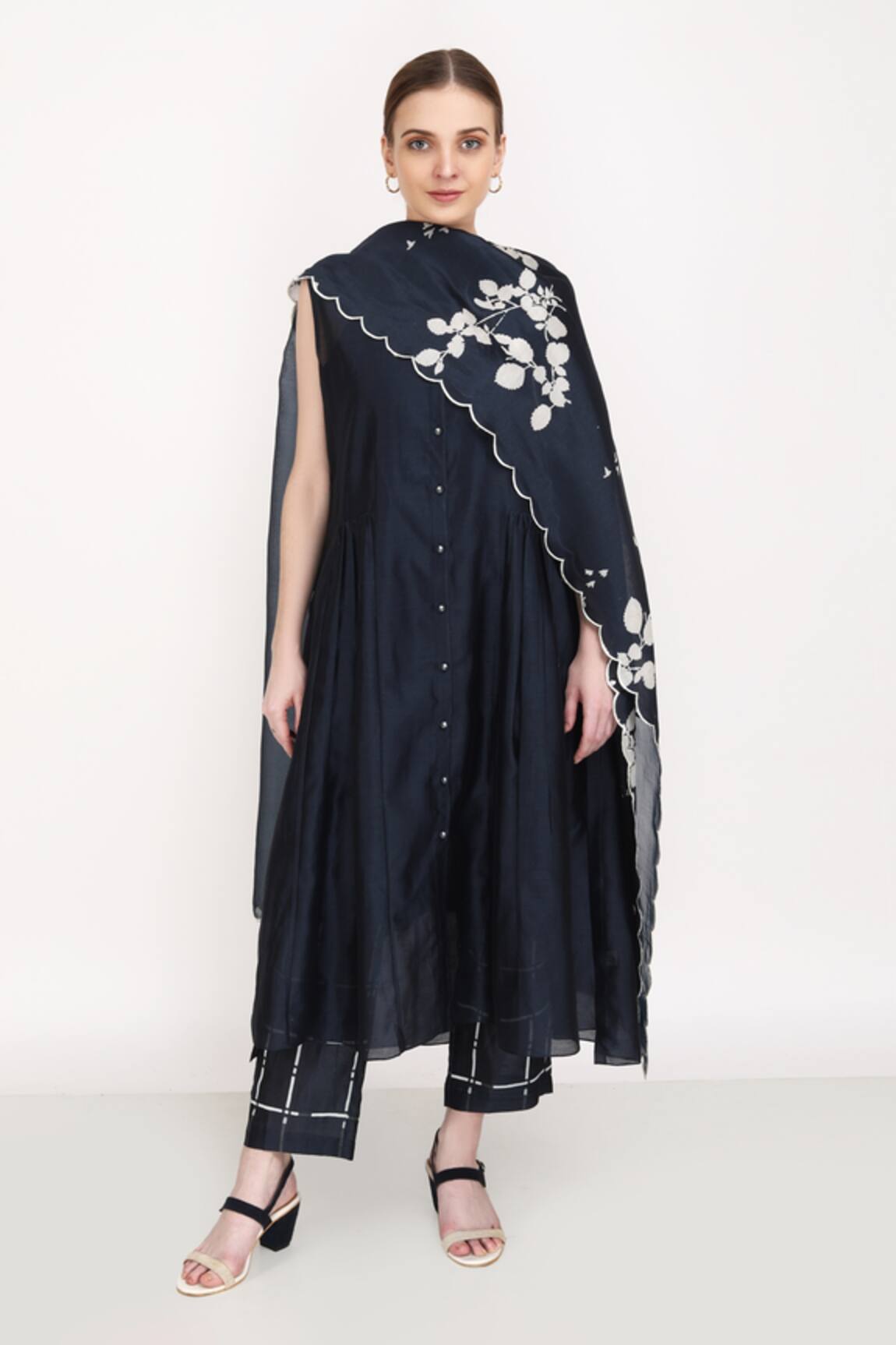 Arcvsh By Pallavi Singh Kurta Set With Printed Dupatta 