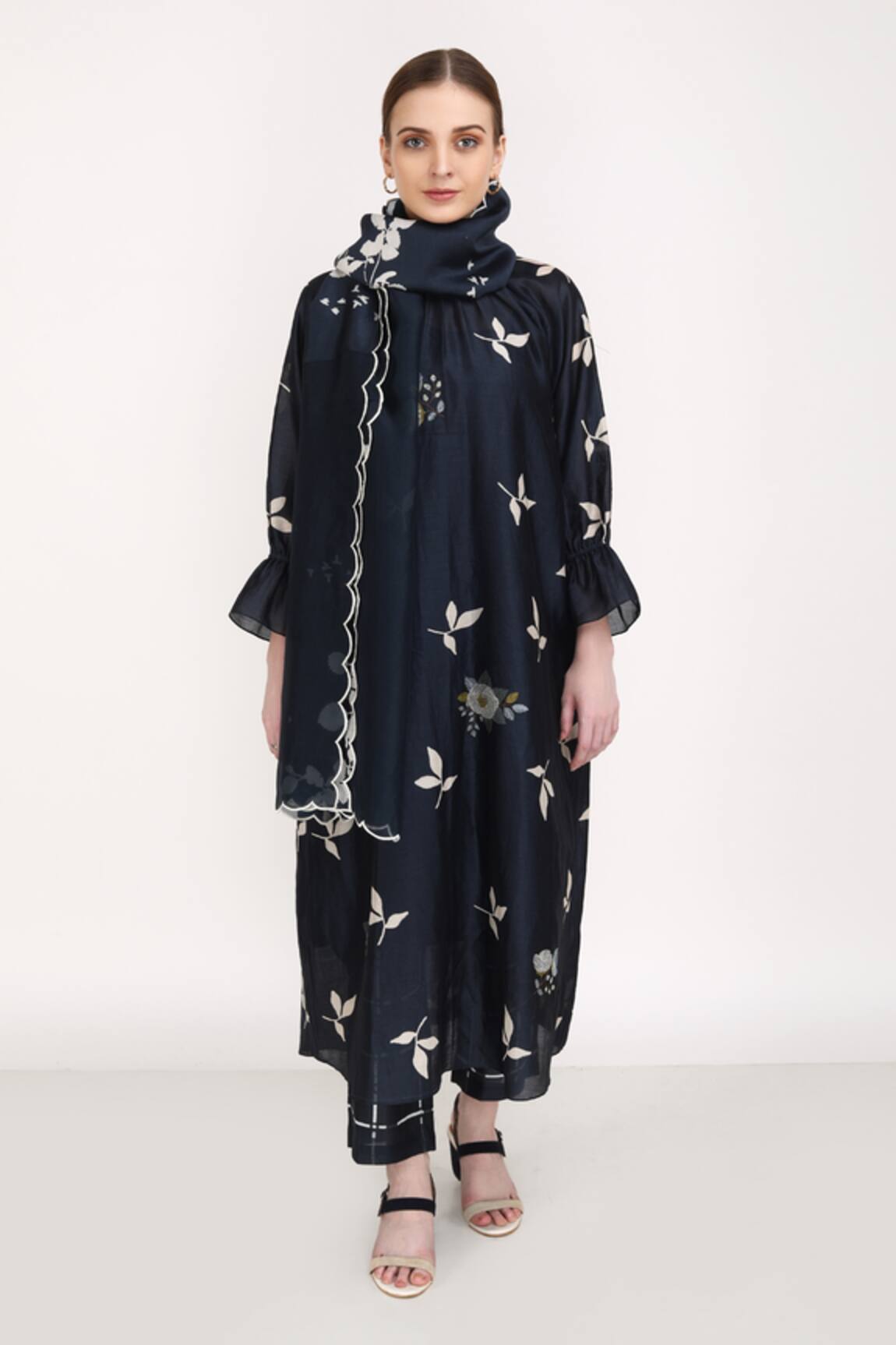 Arcvsh By Pallavi Singh Leaf Print Kurta Set 