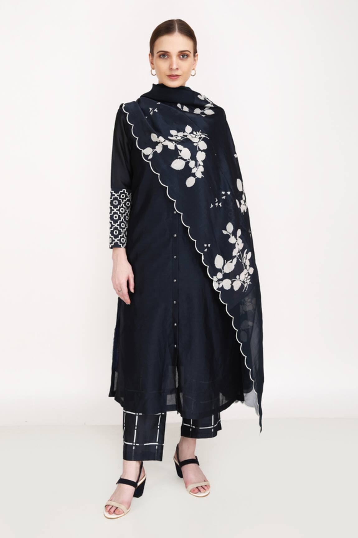 Arcvsh By Pallavi Singh Sleeve Embroidered Kurta Set 