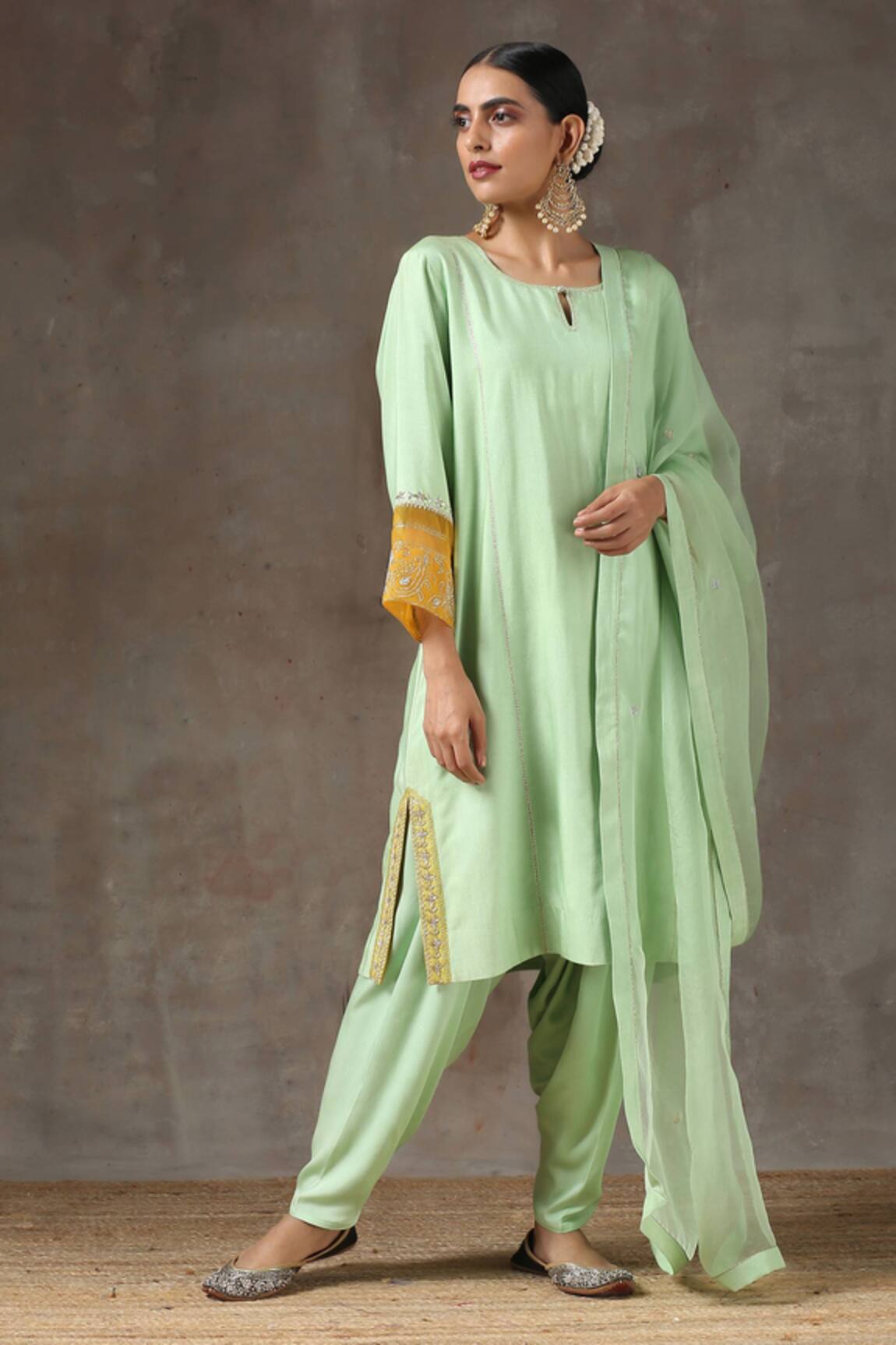 Kanika Sharma Embroidered Kurta Set 