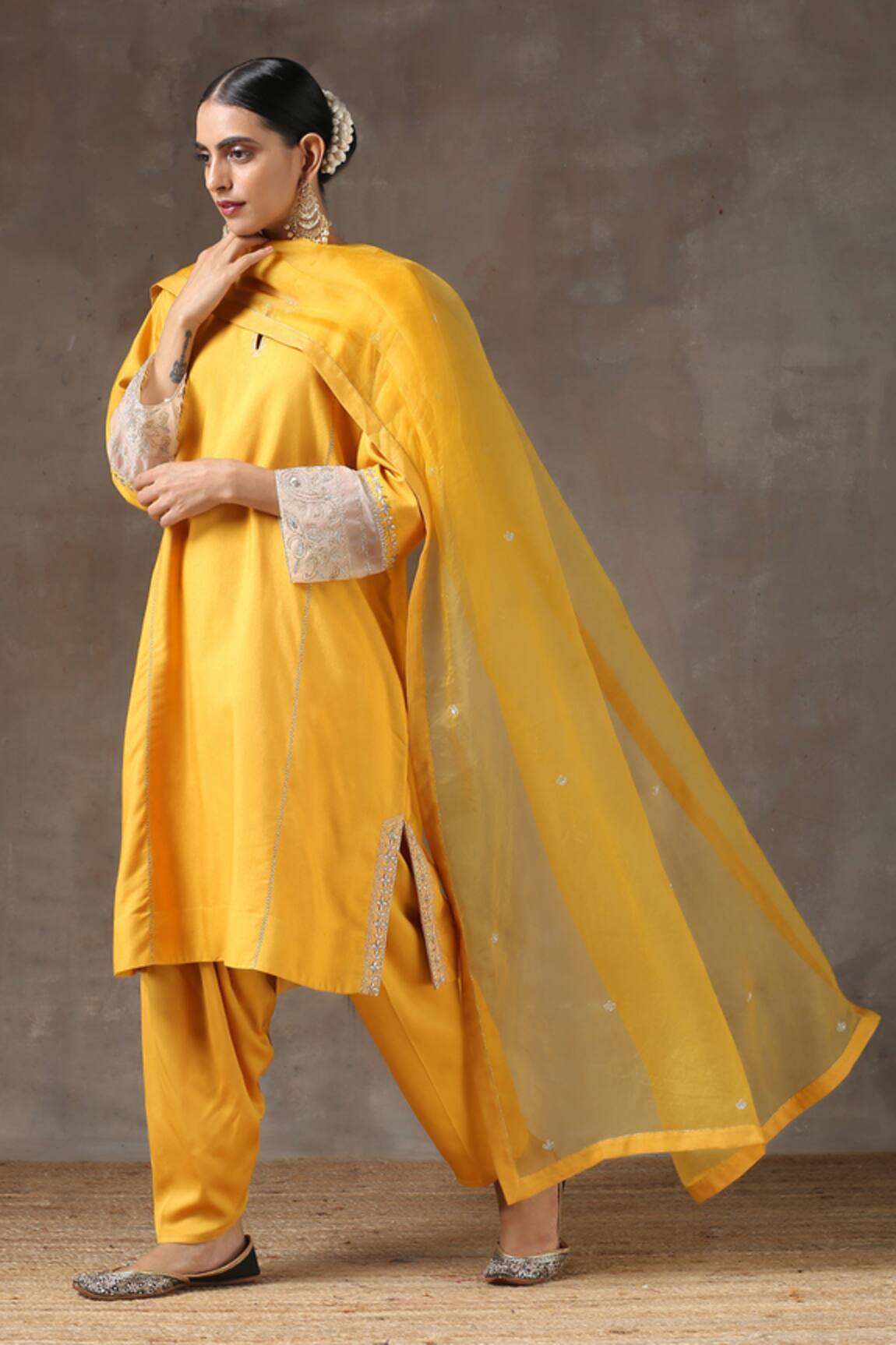 Kanika Sharma Embroidered Kurta Set 