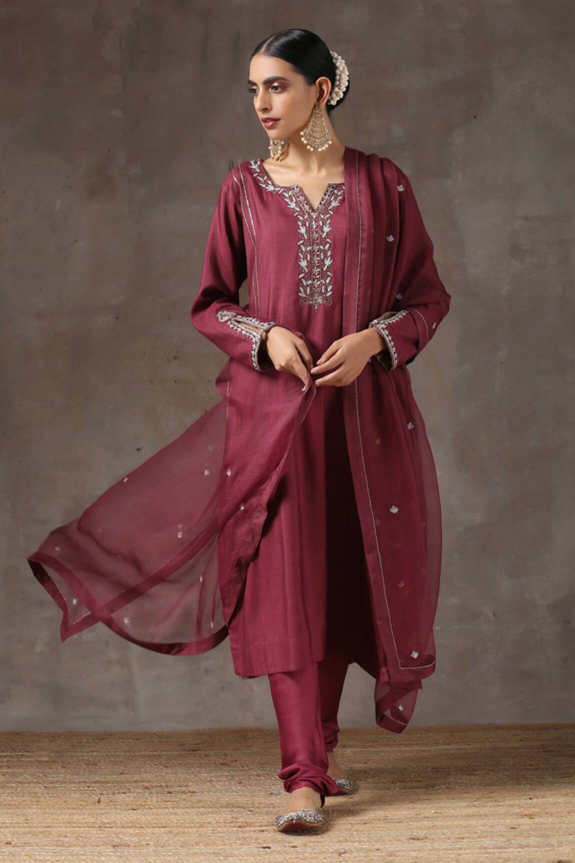 Kanika Sharma Embroidered Kurta Set 
