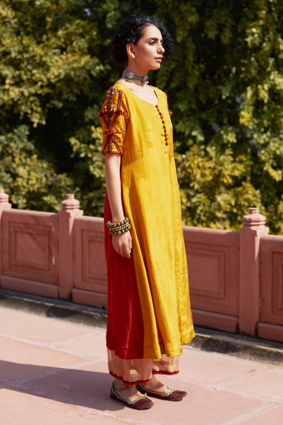 Buy Ahalyaa Women Mustard Yellow & Black Printed Kurta With Skirt & Dupatta  - Kurta Sets for Women 10659668 | Myntra