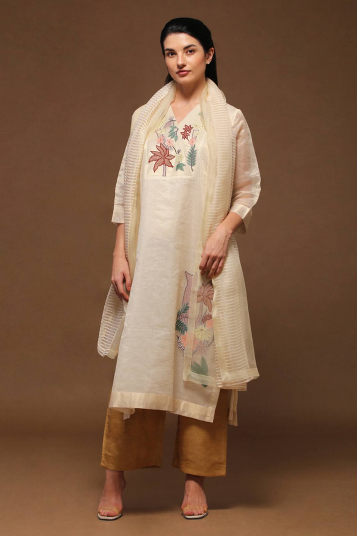 Oja Floral Applique Kurta Set 