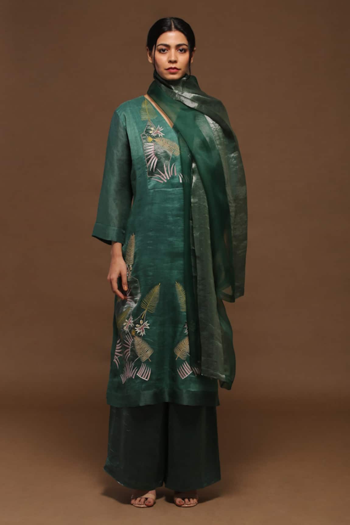 Oja Floral Applique Kurta Set 