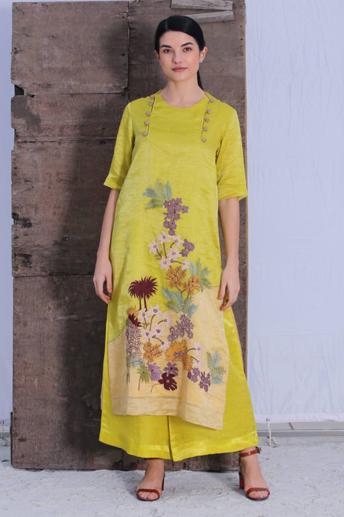 Oja Linen Silk Applique Kurta Set 