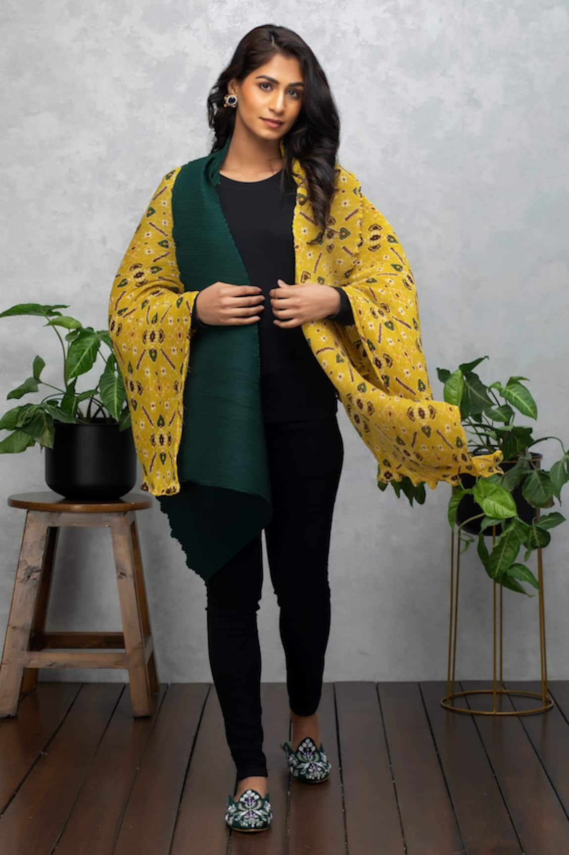 Rhe-Ana Pleated Cape