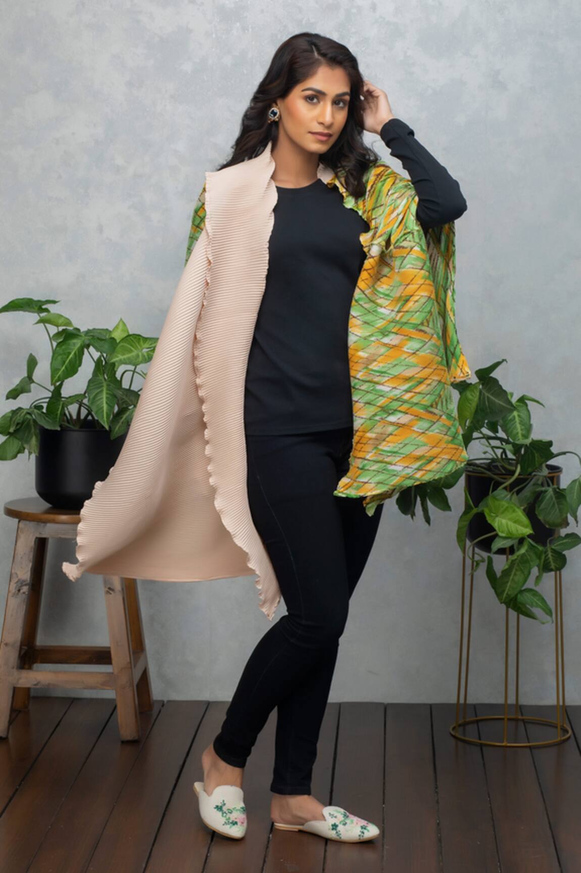 Rhe-Ana Pleated Cape