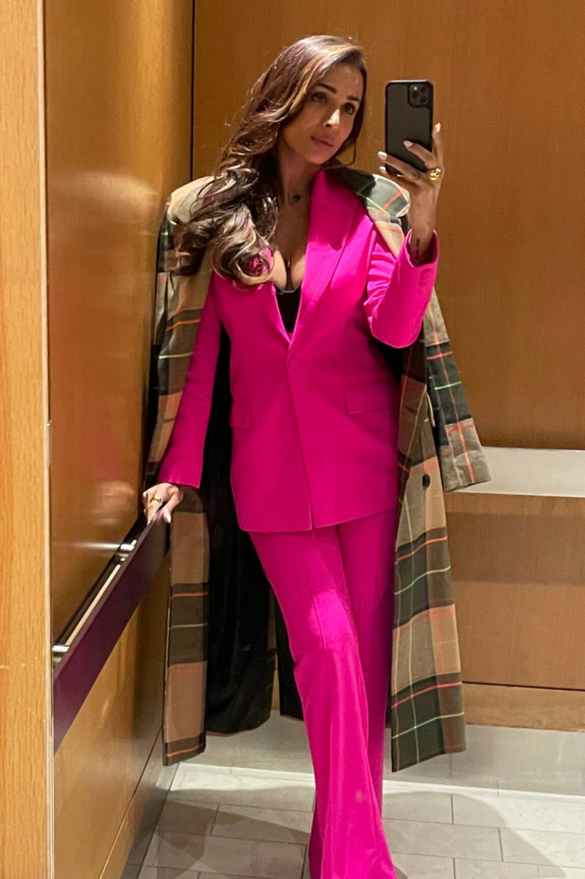 Mandira Wirk Resort Lapel Collar Balzer & Pant Set