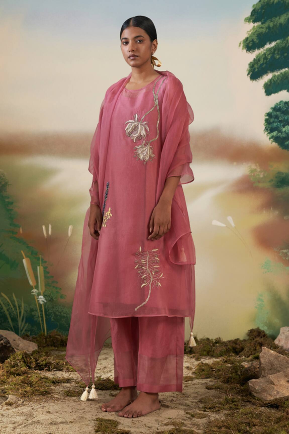 Febo6 Floral Embroidered Kurta Set