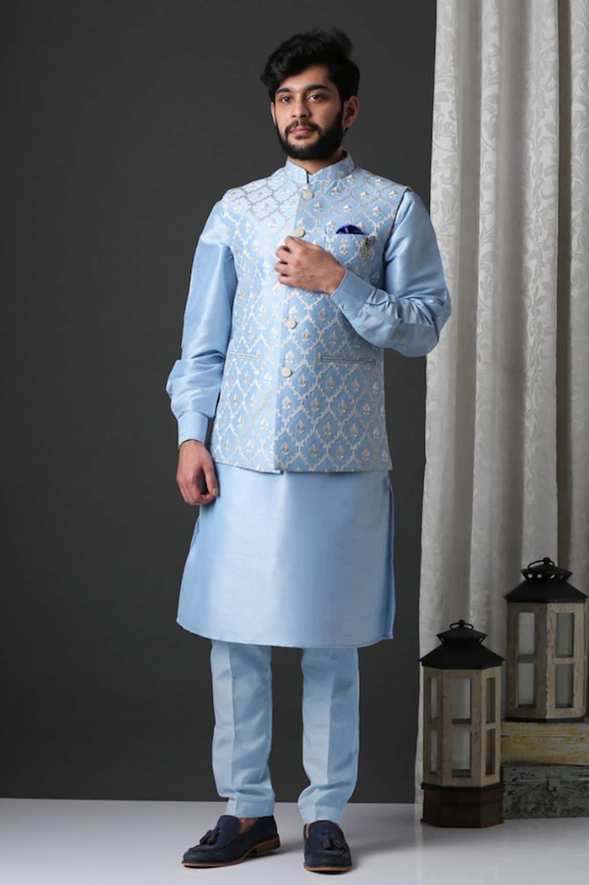 Minaki Embroidered Bundi & Kurta Set