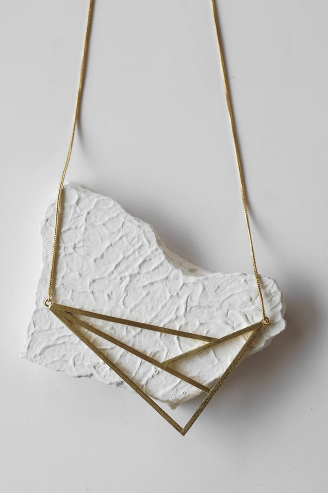 De'anma Geometric Pendant Necklace