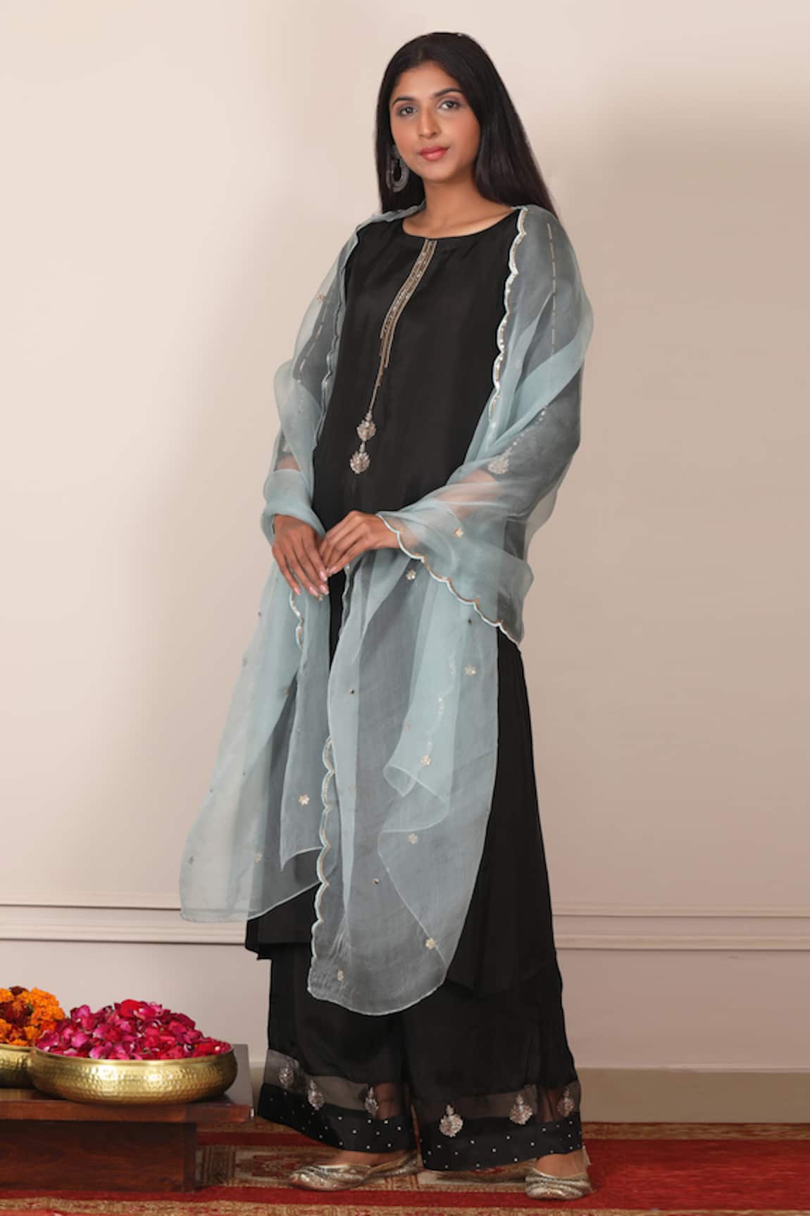 Pouli Pret Embroidered Kurta Set 