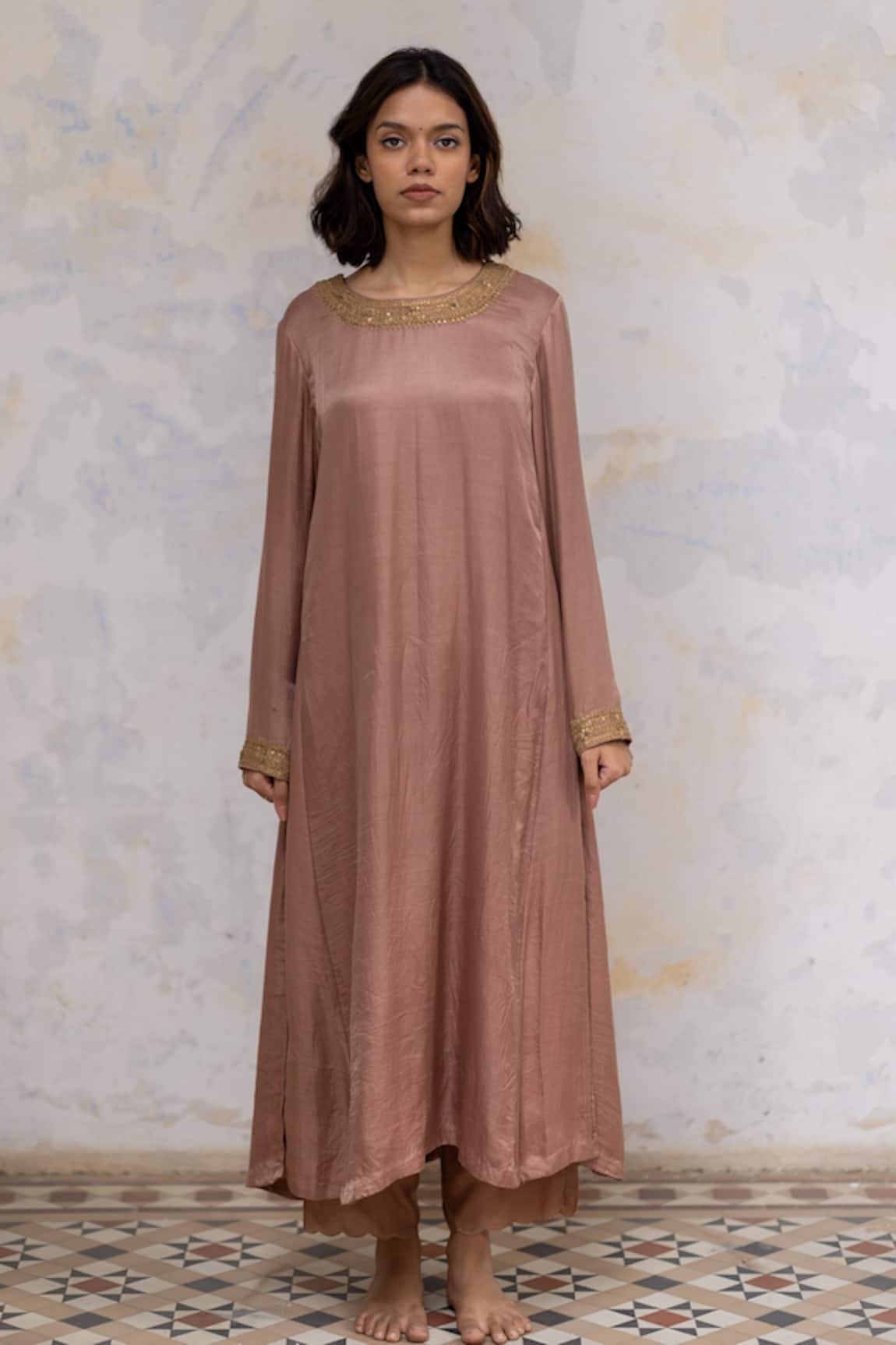 Nirjara Zeenat Mashru Silk Kurta & Pant Set