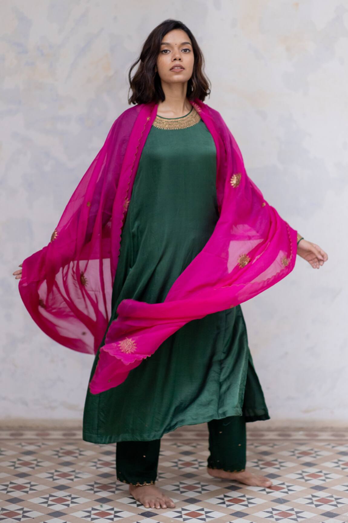 Nirjara Zeenat Mashru Silk Kurta & Pant Set