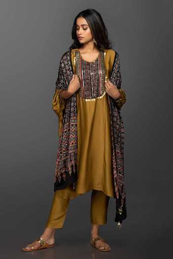 Prahnaaya Embroidered Kurta Set