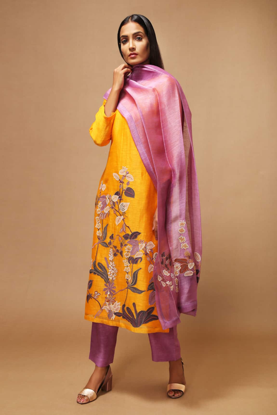 Oja Handloom Linen Silk Applique Kurta Set