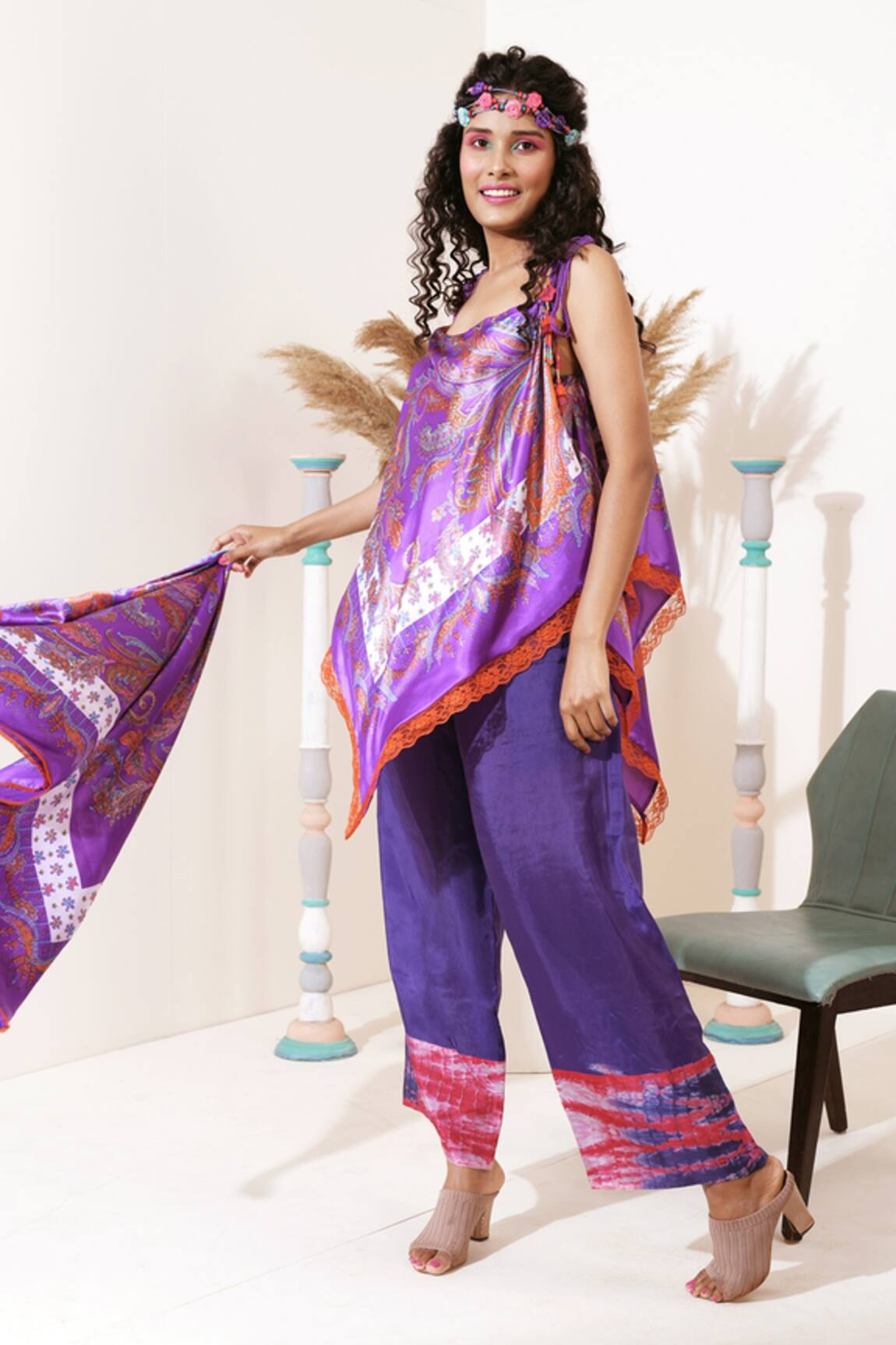 Capisvirleo Printed Cowl Top