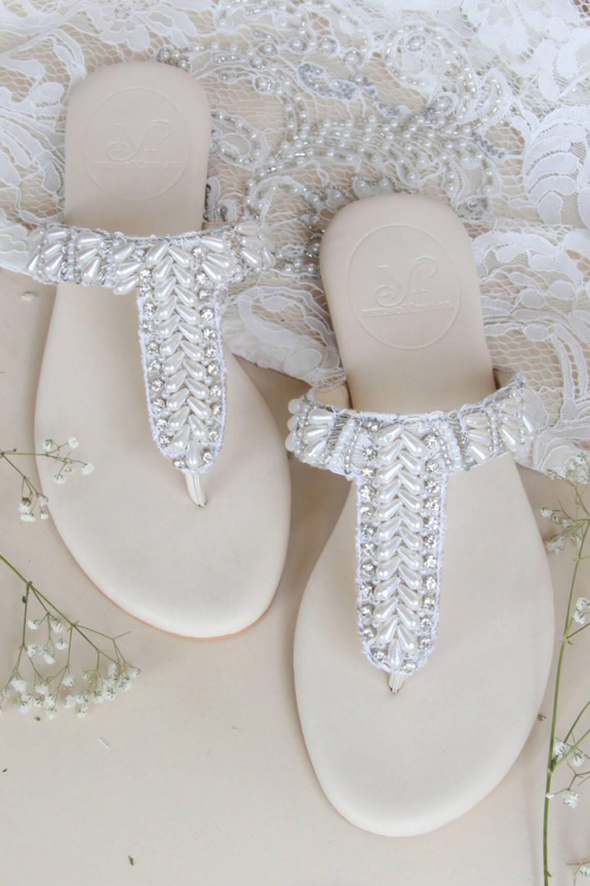 PHENOMINAAL Embroidered Off White Flat Sandals 