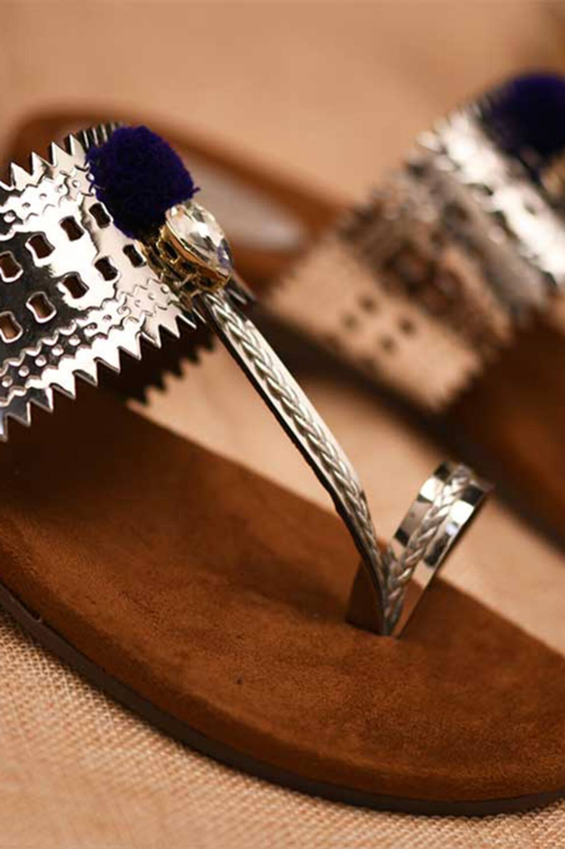 silver kolhapuri chappal online