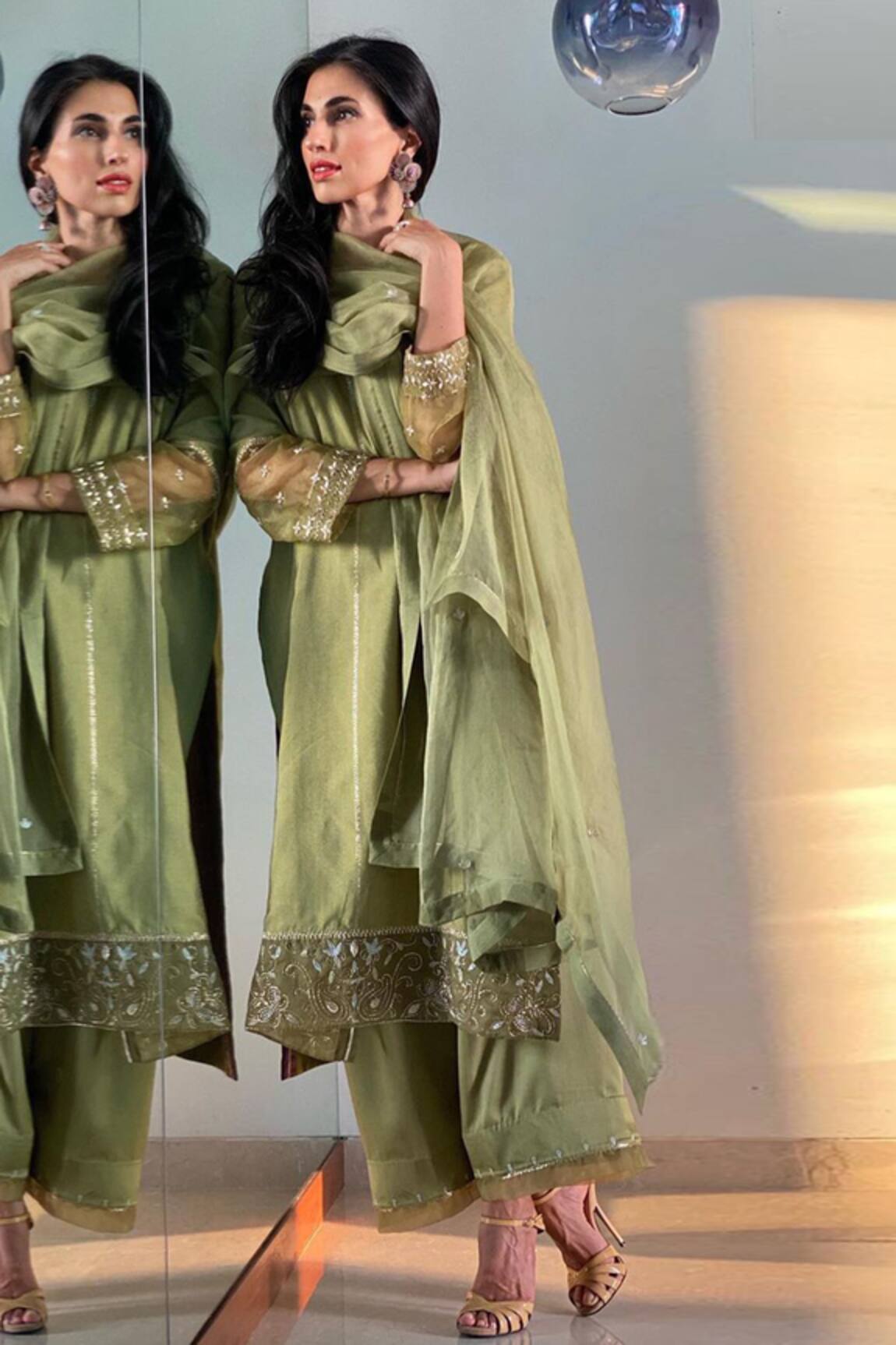 Kanika Sharma Embroidered Kurta Set 