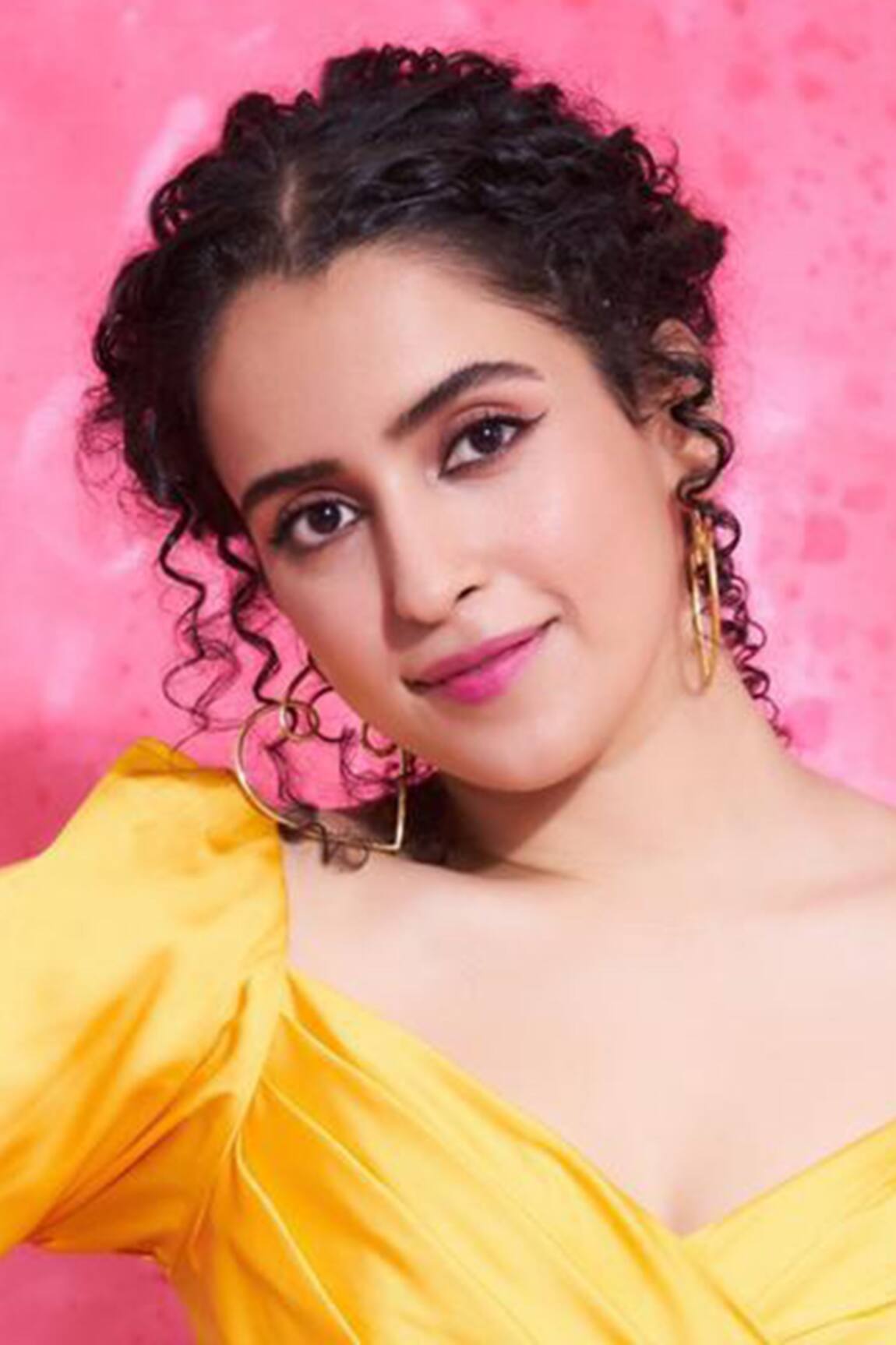 Radhika Agrawal Jewels Knotted Heart Hoops 